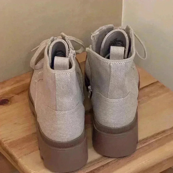 Universal Thread - Tan Canvas Shell toe rubber sole boots - Size 10 - Picture 7 of 7